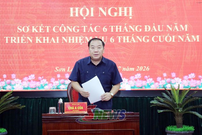 Đồng chí Chá A Của, Phó Bí thư Tỉnh ủy, Chủ tịch Ủy ban MTTQ Việt Nam tỉnh phát biểu kết luận hội nghị.