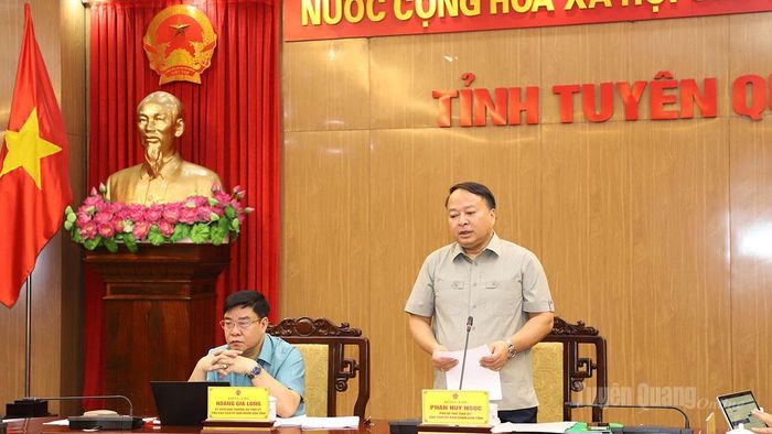 Phó Bí thư Tỉnh ủy, Chủ tịch UBND tỉnh Phan Huy Ngọc phát biểu kết luận buổi làm việc.