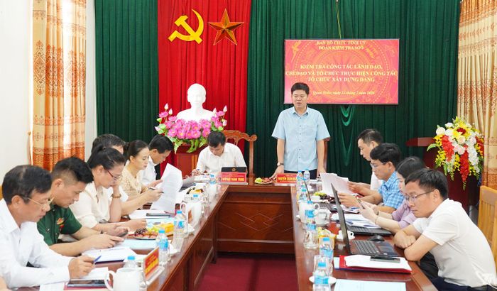 Đoàn kiểm tra làm việc với Đảng ủy phường Quan Triều.