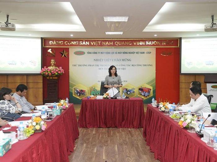 Thứ trưởng Bộ Công Thương Phan Thị Thắng phát biểu chỉ đạo tại buổi làm việc với VEAM.