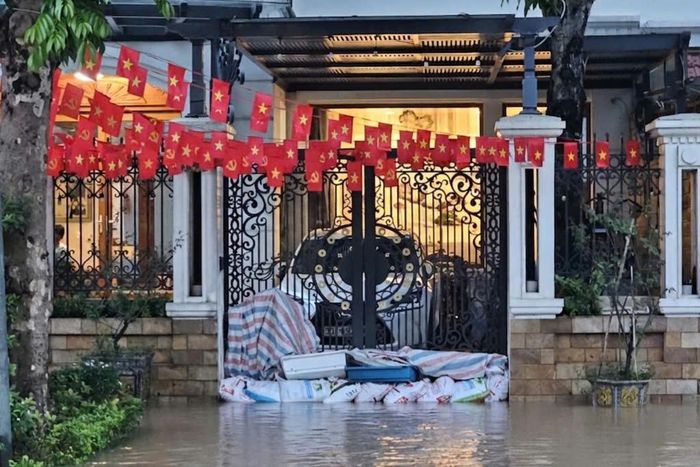 Trận mưa vào tháng 8/2025 tại Hà Nội khiến nhiều khu vực bị ngập nặng.