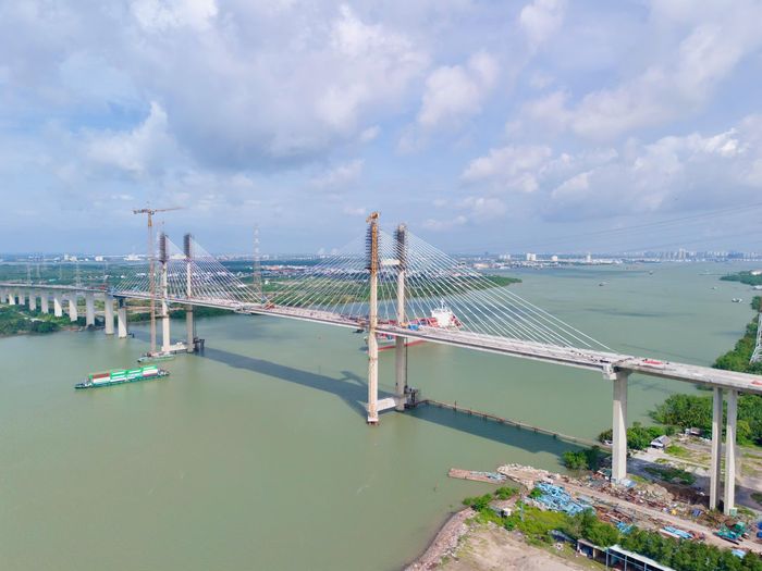 Cầu Phước Khánh bắc qua sông Lòng Tàu, kết nối xã Bình Khánh (TP.HCM) với xã Đại Phước (TP Đồng Nai). Do nằm trên tuyến hàng hải trọng điểm, công trình được thiết kế với tĩnh không thông thuyền 55m, cao nhất trong số các cầu dây văng đang khai thác tại Việt Nam, bảo đảm tàu trọng tải lớn lưu thông an toàn.