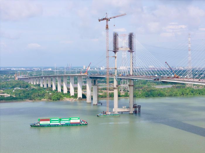 Theo Tổng công ty Đầu tư phát triển đường cao tốc Việt Nam (VEC), việc hợp long cầu Phước Khánh không chỉ là dấu mốc quan trọng đối với riêng cây cầu mà còn tạo bước chuyển quyết định cho toàn bộ dự án đường cao tốc Bến Lức - Long Thành. Dự án hiện đang tiến rất gần mục tiêu hoàn thiện đồng bộ để đưa vào khai thác.
