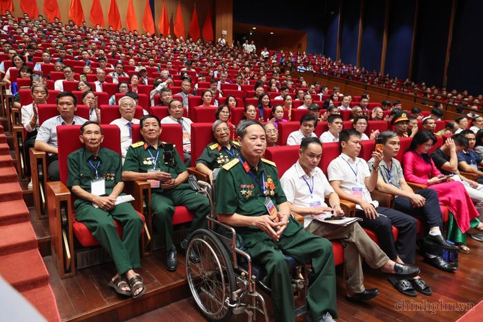 Hội nghị có sự tham dự của 310 đại biểu người có công với cách mạng tiêu biểu, đại diện cho hàng triệu người có công trên cả nước. Ảnh: VGP/Nhật Bắc.