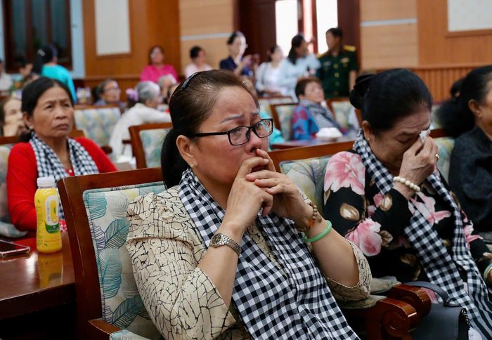 Nhiều đại biểu là vợ thương binh nặng, thương binh đặc biệt nặng tiêu biểu xúc động tại chương trình.
