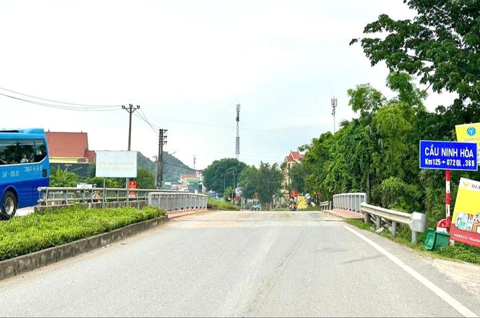 Tháo gỡ mặt bằng cho tuyến đường du lịch Cố đô Hoa Lư.