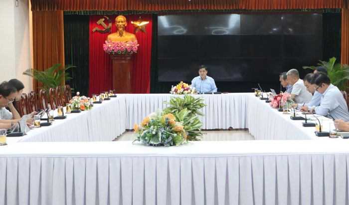 Toàn cảnh buổi làm việc.