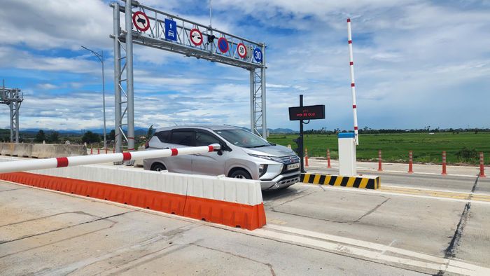 Một số phương tiện bị lỗi khi dán chồng tem ETC.