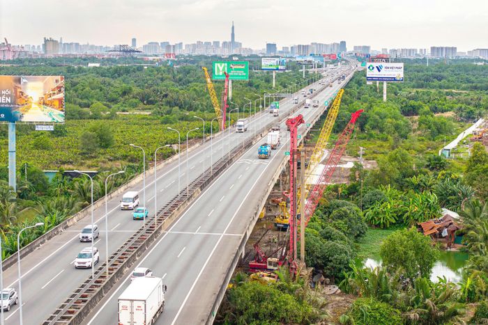 TP.HCM đang đẩy nhanh triển khai nhiều dự án hạ tầng giao thông trọng điểm nhằm tăng cường kết nối vùng.