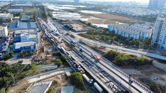 Công trường thi công nút giao Mỹ Thủy.