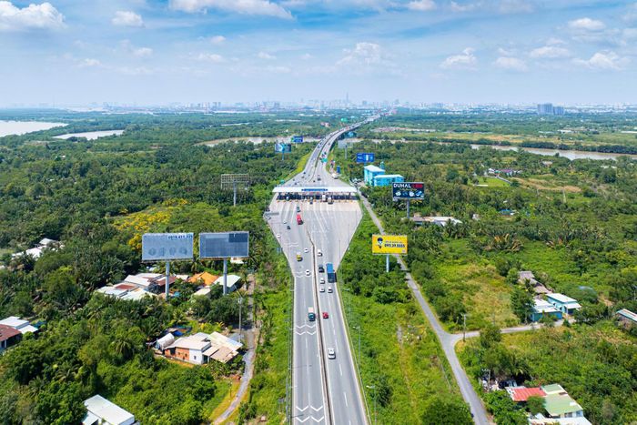 Khi hoàn thành, dự án sẽ nâng đáng kể năng lực khai thác của tuyến cao tốc hiện đang thường xuyên quá tải, đồng thời tạo trục kết nối trực tiếp, thông suốt giữa TP.HCM với sân bay Long Thành, công trình hạ tầng hàng không lớn nhất cả nước dự kiến đưa vào khai thác cuối năm 2026.