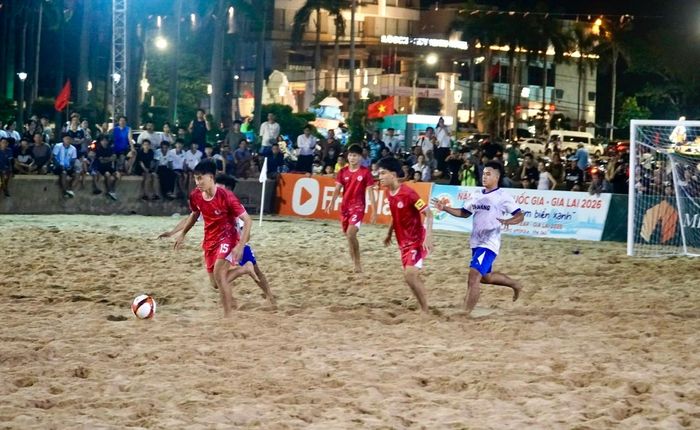 Ngay sau lễ khai mạc, các đội bước vào những trận đấu gay cấn, hấp dẫn,