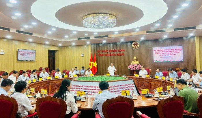 Quang cảnh buổi làm việc giữa TP. Đà Nẵng và tỉnh Quảng Ngãi.