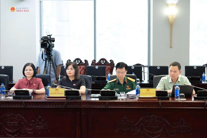 Các đại biểu tham dự cuộc họp