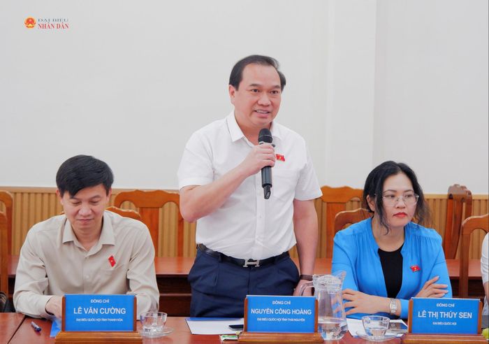 ĐBQH, Giám đốc Bệnh viện Trung ương Thái Nguyên Nguyễn Công Hoàng phát biểu. Ảnh: Hoa Lê