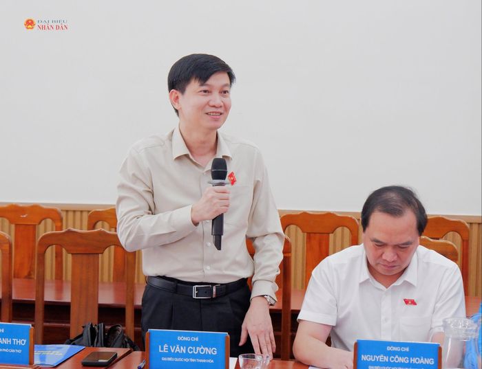 ĐBQH, Giám đốc Sở Y tế tỉnh Thanh Hóa Lê Văn Cường phát biểu. Ảnh: Hoa Lê