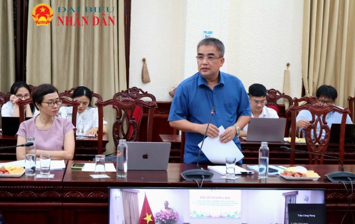 Chánh Văn phòng Cục Bổ trợ tư pháp (Bộ Tư pháp) Trần Chí Tâm phát biểu tại Hội thảo