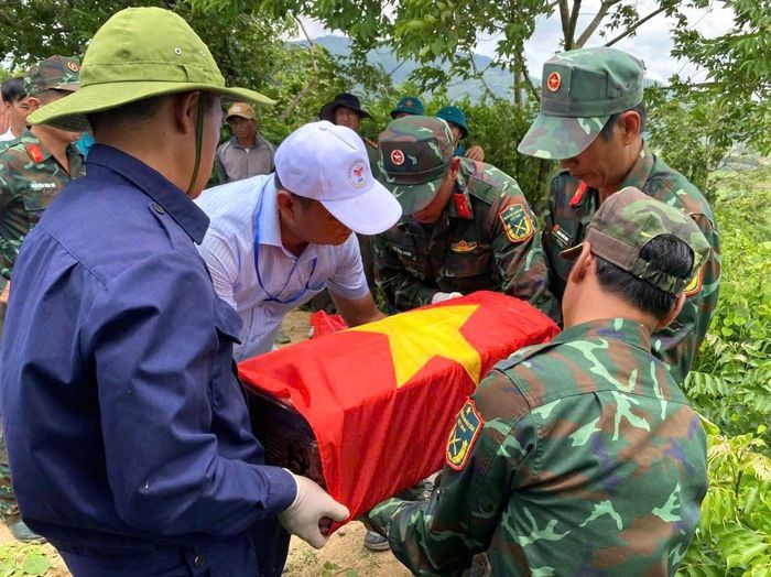 Đội K51 cùng các lực lượng quy tập được 1 hài cốt liệt sĩ trên địa bàn xã Cư Prao (Đắk Lắk). Ảnh: Q.A
