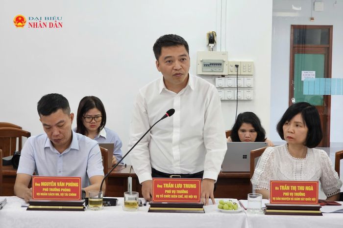 Phó Vụ trưởng Vụ Tổ chức - Biên chế, Bộ Nội vụ Trần Lưu Trung phát biểu
