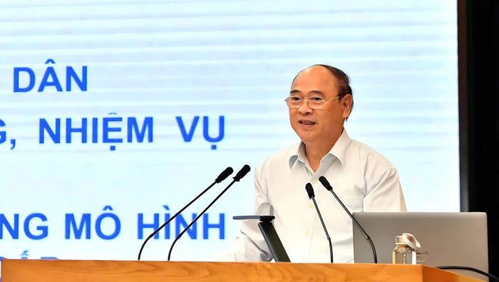 Báo cáo viên trình bày chuyên đề tập huấn tại hội nghị. Ảnh: Thanh Phúc