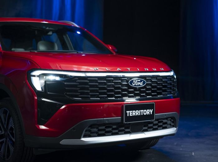 Thiết kế đầu xe Ford Territory Platinum 2026 có chút tinh chỉnh. Ảnh: Ford Việt Nam