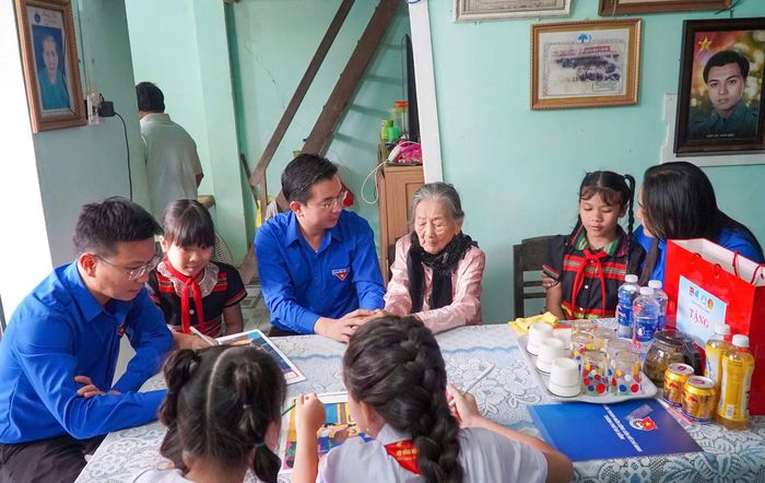 Công tác chăm lo cho người có công cùng thân nhân, gia đình cũng luôn được chú trọng.