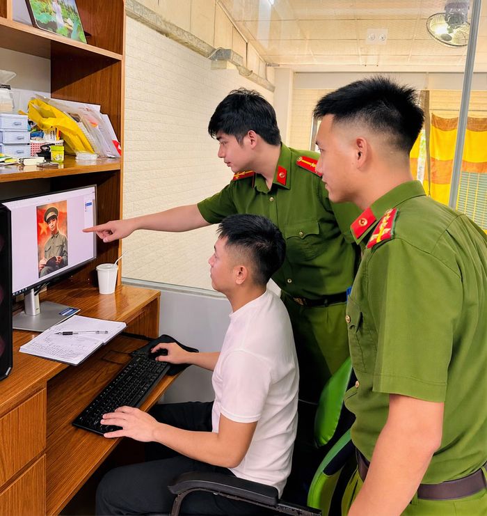 Việc phục dựng ảnh được rà soát, chỉnh sửa rất tỉ mỉ, để bức ảnh giống với liệt sĩ nhất.