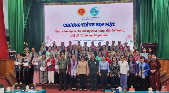  Lãnh đạo thành phố cùng các đại biểu tại chương trình. 