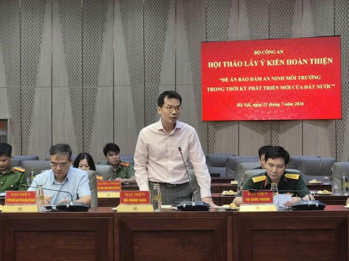 Đại biểu các bộ, ngành Trung ương phát biểu đóng góp ý kiến tại hội thảo.