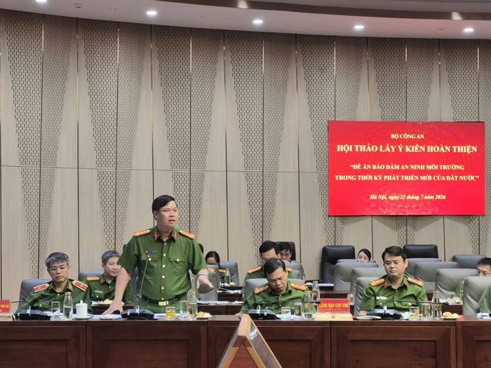 Đại tá Nguyễn Công Khôi, Phó Cục trưởng Cục Cảnh sát PCTP về môi trường điều hành thảo luận.