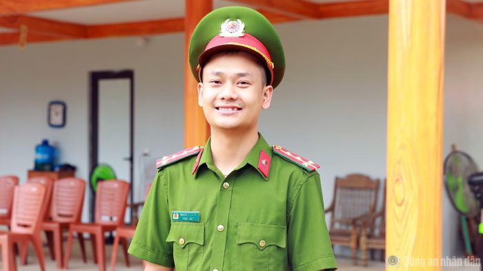 Đại úy Hoàng Xuân Sỹ.