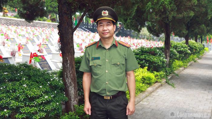 Thượng tá Hoàng Minh Đại bày tỏ xúc động khi tham gia hành trình tri ân lần này.