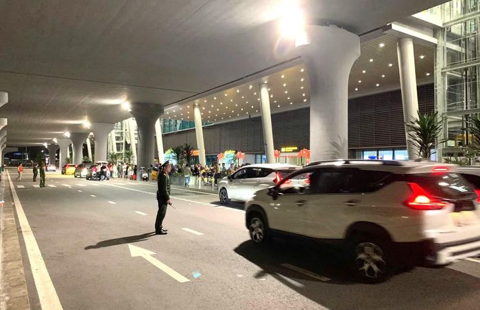 Lực lượng Công an TP Huế làm nhiệm vụ đảm bảo an ninh tại Cảng HKQT Phú Bài.