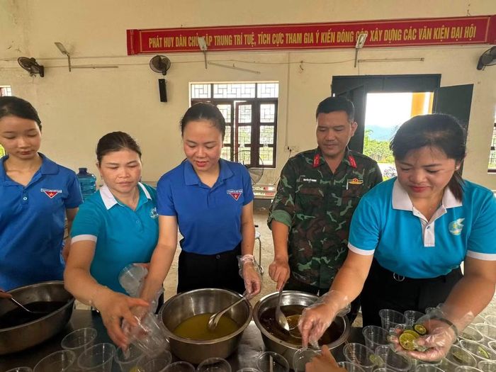 Đảng ủy, UBND và Ủy ban MTTQ Việt Nam các xã có dự án đã phát động phong trào chung tay hỗ trợ cán bộ, chiến sĩ, công nhân đang xây dựng trường học.
