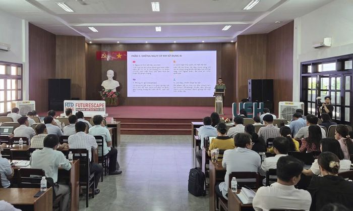  Đại diện Công an tỉnh Vĩnh Long trình bày tham luận "Hướng dẫn nhận diện các nguy cơ về an toàn, an ninh thông tin khi sử dụng trí tuệ nhân tạo và đề xuất giải pháp bảo vệ dữ liệu thuộc phạm vi quản lý của cơ quan nhà nước". 