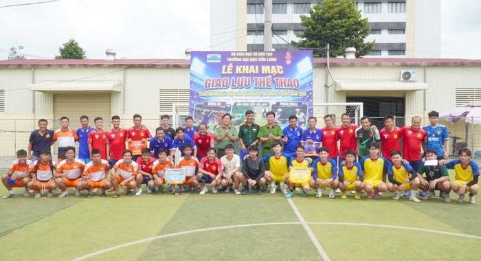 Các đội tham gia giao lưu ở bộ môn bóng đá nam.
