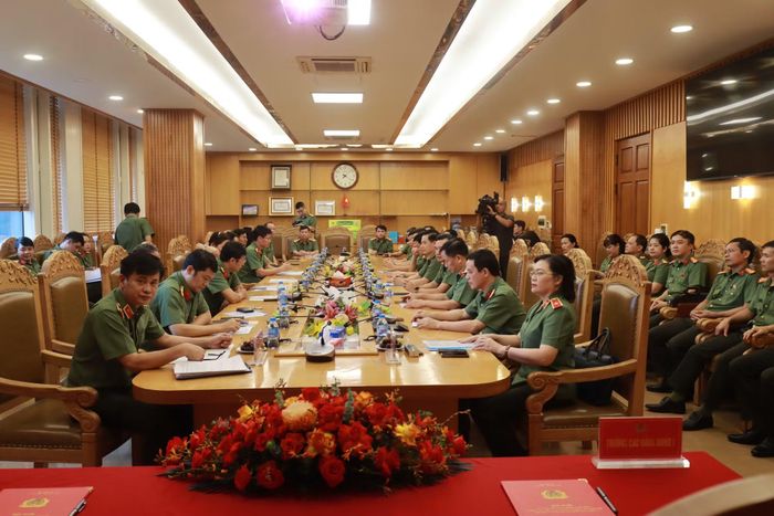Các đại biểu tham dự buổi lễ. Ảnh: Nguyễn Hưng.
