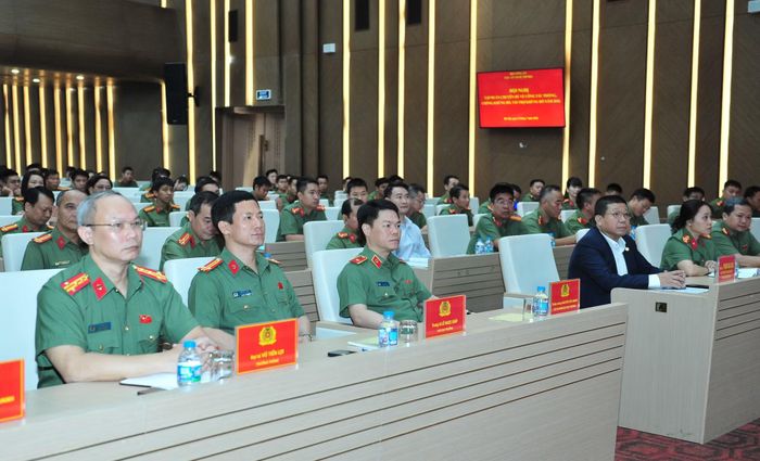 Các đại biểu tham dự hội nghị.