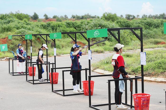 Các xạ thủ tranh tài nội dung bắn súng đĩa bay Compak Sporting tại cụm sân Nova Clay Shooting, NovaWorld Phan Thiet