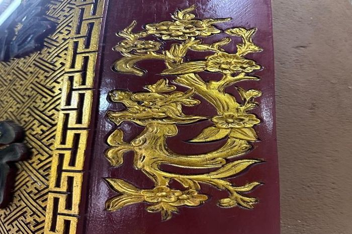 “Mai hóa rồng” trên khung viền câu đối tại Ni viện Diệu Đức (Tp. Huế) Nguồn: Thích Đức Khải (2026)