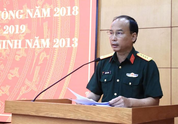 Đại tá Đặng Văn Tuân, Phó Tham mưu trưởng Quân khu 1 phát biểu tại hội nghị.