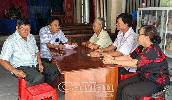 Trợ giúp viên pháp lý tỉnh gặp gỡ, trao đổi, tư vấn, trợ giúp người có nhu cầu TGPL tại ấp Sở Tại, Xã Lương Thế Trân.