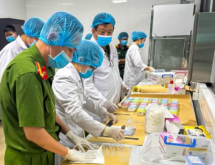 2237 mẫu sinh phẩm hài cốt liệt sĩ thu nhận tại Nghĩa trang Liệt sĩ Xã Trần Văn Thời được bàn giao cho Viện Khoa học hình sự (Bộ Công an) vào đầu tháng 7/2026 để giám định ADN, xác định danh tính liệt sĩ.