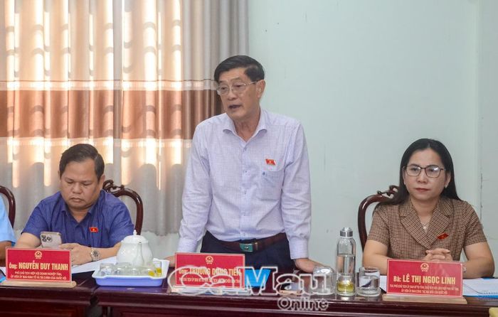 Đồng chí Trương Dũng Tiến, Phó Chủ tịch Ủy ban MTTQ Viiệt Nam tỉnh Cà Mau, Chủ tịch Hội Cựu chiến binh tỉnh, đóng góp ý kiến tại buổi giám sát.