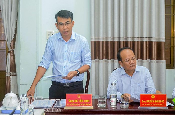 Bí thư Đảng ủy Xã Hồng Dân Hà Tấn Linh thông tin tiến độ thực hiện dự án xây dựng tuyến đường Trèm Trẹm - Xẻo Quao.
