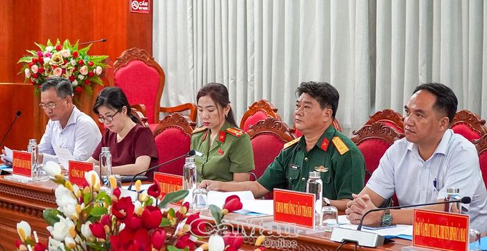  Các thành viên Hội đồng thảo luận, cho ý kiến đối với hồ sơ đề nghị đặt tên đường Đông A.