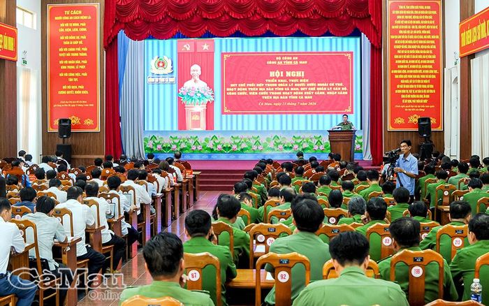 Đại diện sở, ngành tỉnh, lãnh đạo các địa phương và công an các cấp tham dự hội nghị.