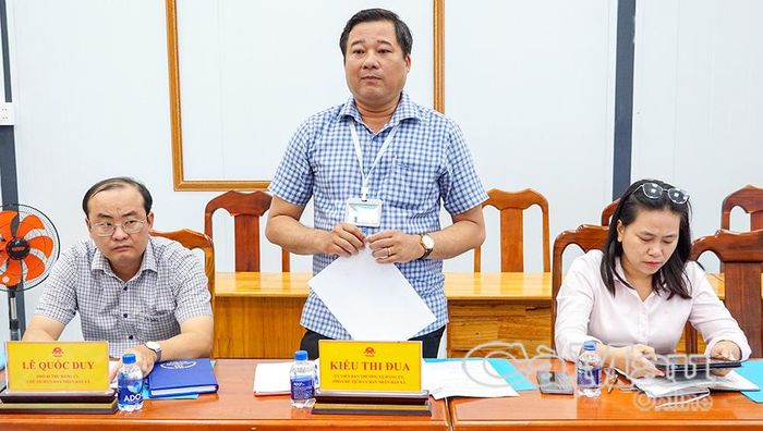 Ông Kiều Thi Đứa, Phó Chủ tịch UBND Xã Lương Thế Trân Kiều báo cáo tình hình thực hiện phát triển kinh tế tư nhân, kinh tế tập thể và HTX trên địa bàn.