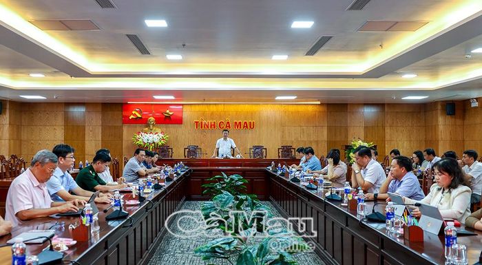 Đồng chí Hồ Trung Việt, Ủy viên Ban Thường vụ Tỉnh ủy, Trưởng ban Tuyên giáo và Dân vận Tỉnh ủy, chủ trì cuộc họp.