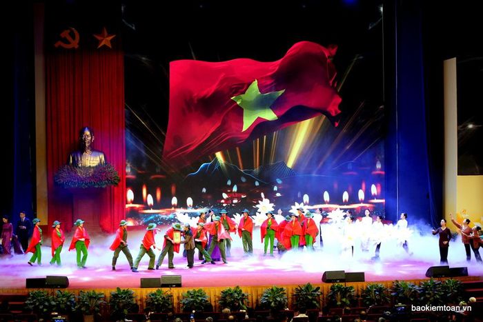 Việc chăm lo người có công chính là thể hiện lòng biết ơn sâu sắc nhất đối với sự hy sinh của các thế hệ đi trước. Ảnh Hoàng Dũng